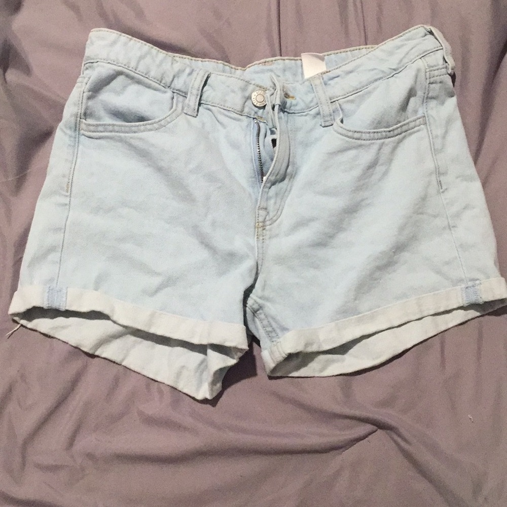 H&M Light-wash Denim Short Shorts // Size- 2